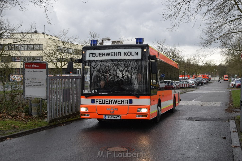 Einsatz BF Koeln Schule Burgwiesenstr Koeln Holweide P086.JPG - Miklos Laubert